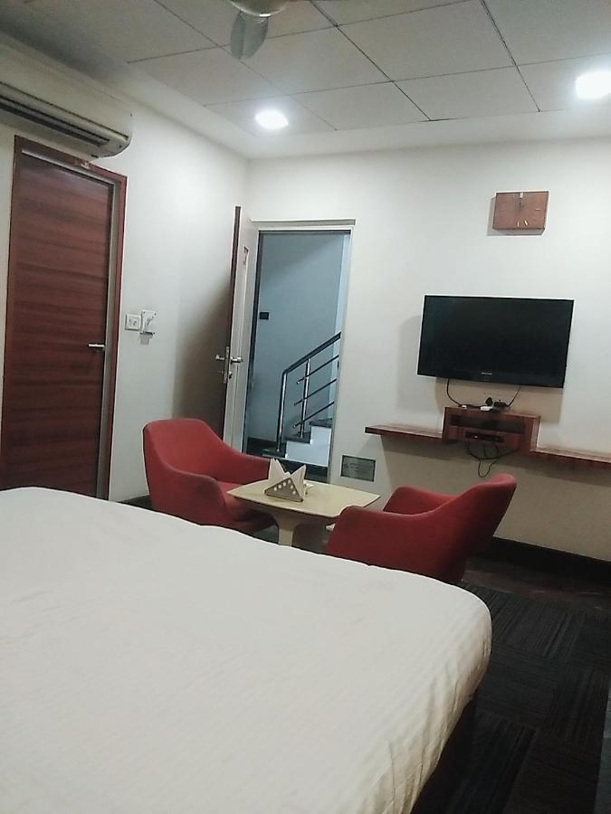 لاكناو Hotel Manoranjan Inn المظهر الخارجي الصورة